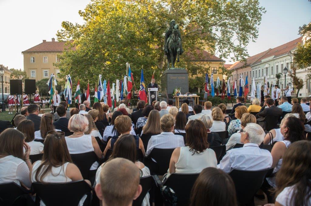 Városi tanévnyitó a Szent István téren