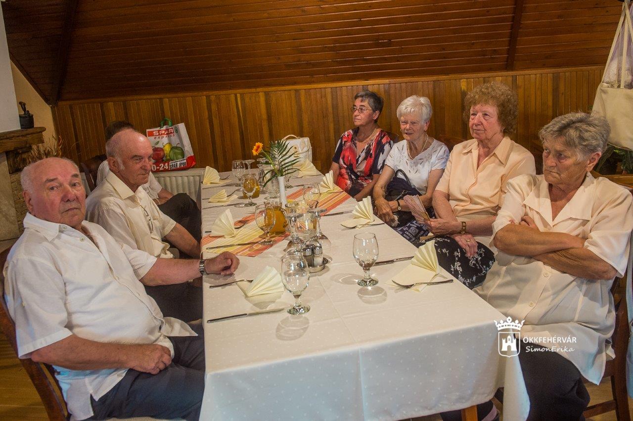 Ünnepség a Vízivárosi Nyugdíjas Klub fennállásának 25. évfordulóján