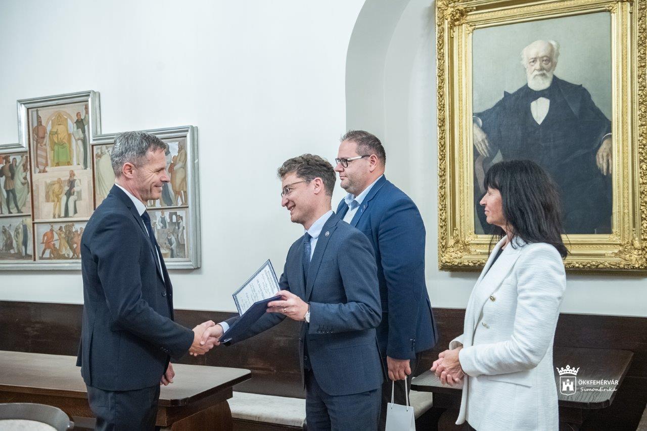 Polgármesteri elismerő emlékérmet kapott Dr. Balsy Miklós főorvos