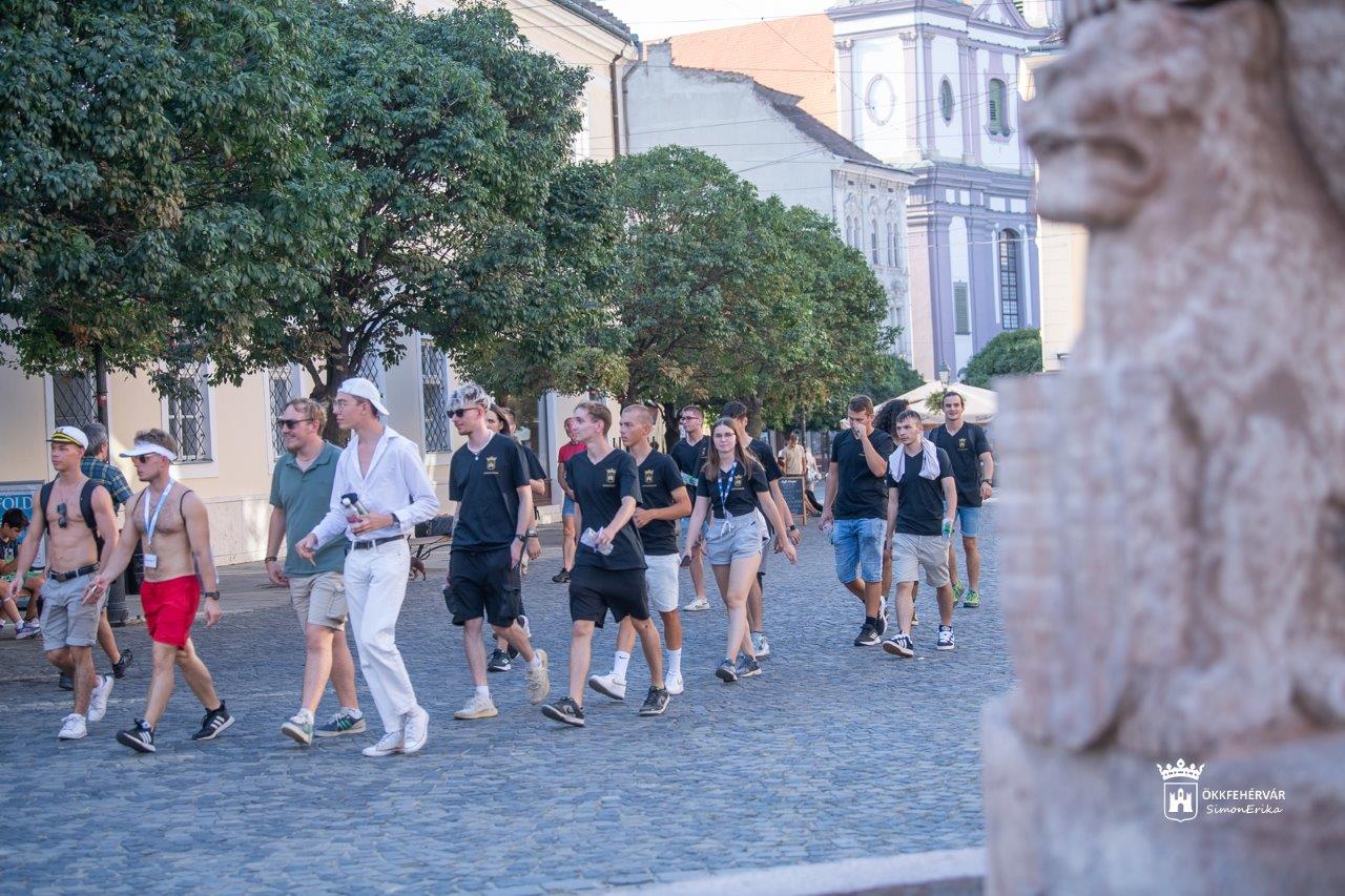 Felsőoktatási tanévnyitó gólyatúrával