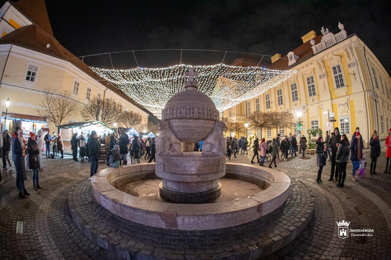 A másodig adventi gyertya fénye is felragyogott Fehérváron