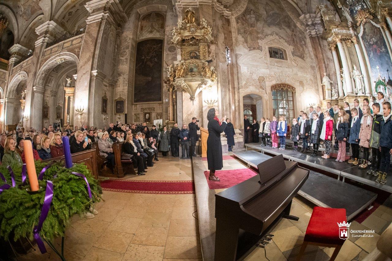 A Kodály Zoltán Iskola karácsonyi koncertje a Szent Imre templomban