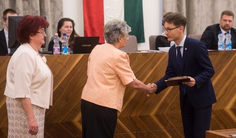 Eötvös József-emlékplakettet kapott Székesfehérvár