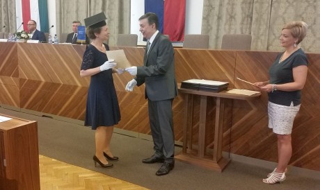 Félszáz hallgató vehette át diplomáját a jubiláló Kodolányi Főiskolán