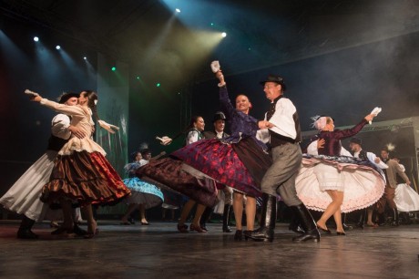 „Táncra, magyar!” - a magyar folklór táncaival ért véget a Királyi Napok