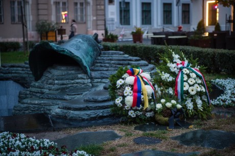 Hősi halottainkra emlékeztek a város katonatemetőiben és emlékhelyein