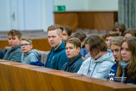 Finn testvérvárosunkból érkezett diákok látogattak a Városházára