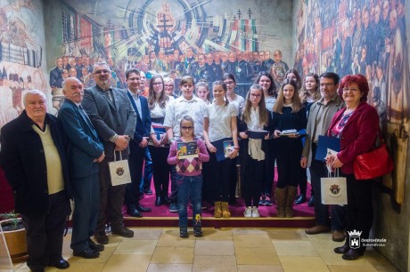 Székesfehérvár a fejedelmi székváros - bemutatták a 2018-as gyermekrajz naptárt