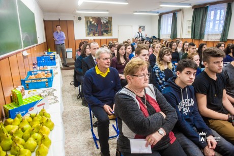 Itthonról Otthonra fórum - együnk mézet, halat és napi 400 gramm gyümölcsöt