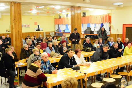 Lakossági fórum a Tóvárosban - járdák és parkolók is megújulnak a városrészben