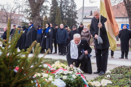 A kommunizmus áldozataira emlékeztek az Ötvenhatosok terén