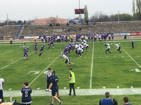 Története legnagyobb arányú győzelmét aratta az Enthroners