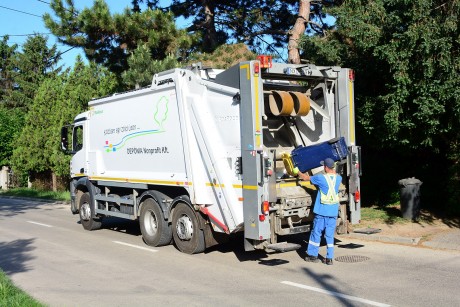 Figyeljünk a környezetünkre - tudja, hogy mit szabad a kék kukába dobni?