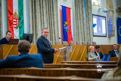 Bemutatták Szabó Zoltán építészettörténész könyvét a királyi bazilikáról