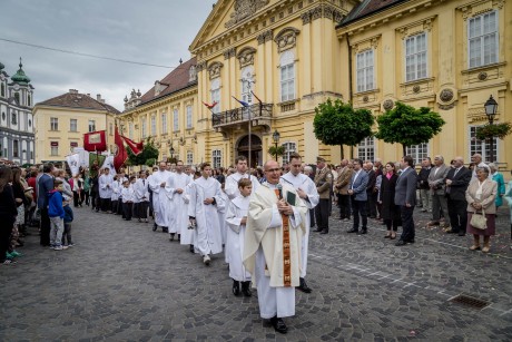 Vasárnap lesz Székesfehérvár közös Úrnapi körmenete a Belvárosban