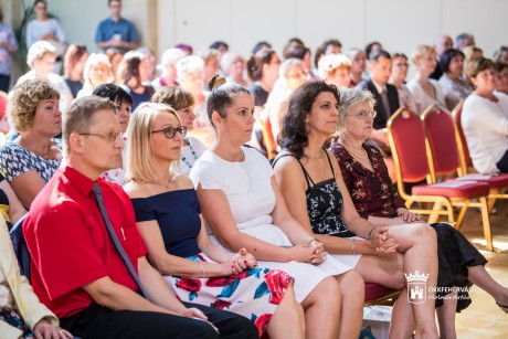 Fogantatástól iskoláskorig kísérik a családokat - védőnőket köszöntöttek