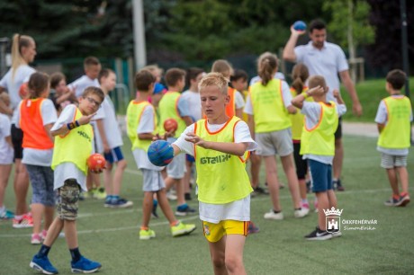 Foci, kosár,- kézilabda és jókedv az első Feketehegy-Szárazréti sporttáborban