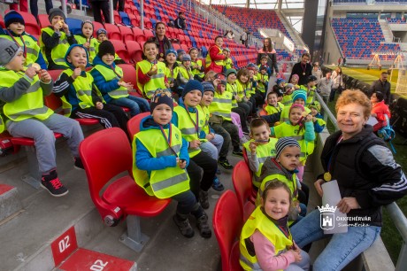 Sóstói Sportnap - délelőtt a gyerekektől este az ultráktól volt hangos a lelátó