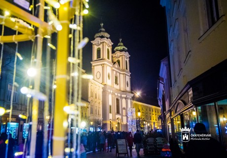 Advent harmadik szombatján is tárt kapukkal várja látogatóit a ciszterci templom