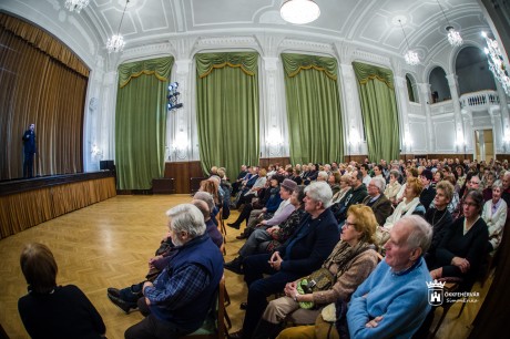 „Sokat köszönhetek Fehérvárnak, mindig örömmel jövök” - telt házas volt Eperjes Károly előadása