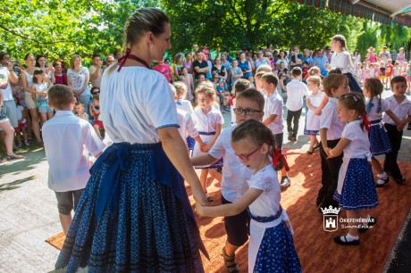 A megújult oviudvart ünnepelték a maroshegyi kerti partin