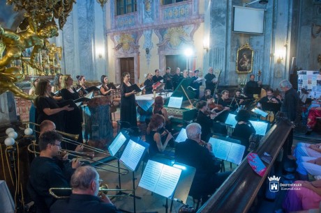 Esti imádság - a Ciszterci templomban kezdődött a Harmonoia Albensis