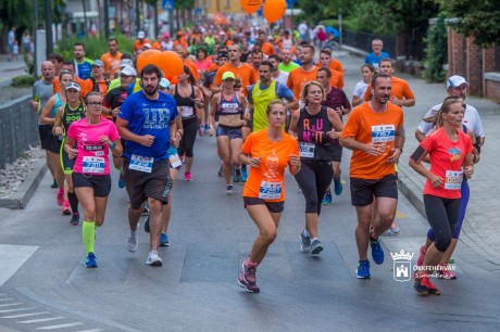 Ismét a futóké volt Fehérvár belvárosa, félmaratont is teljesíthettek