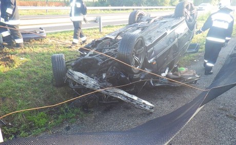 Zöldsávban landolt egy autó az M7-esen