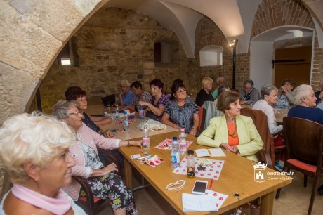 Új trükkök az egészségügyi vizsgálatnak álcázott termékbemutatókon