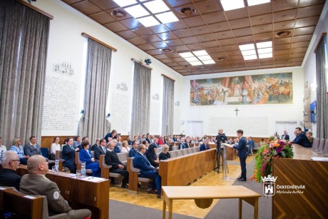 Ünnepélyes eskütétel - megalakult Székesfehérvár Közgyűlése