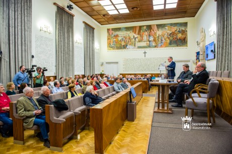 Négy előadással várta az érdeklődőket az Ady centenáriumi emlékülés a Városházán