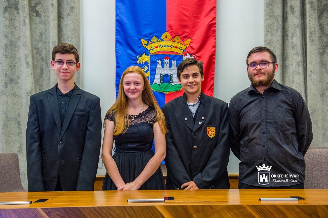 Pleck Dominikát választották a Székesfehérvári Diáktanács elnökének