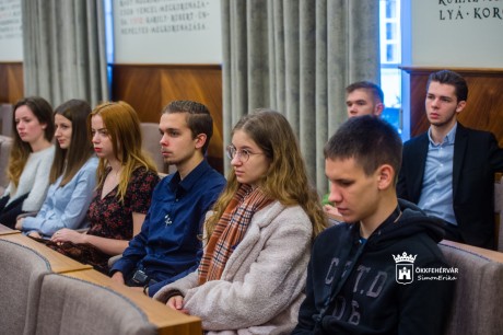 Magyarnak lenni erkölcsi lendület - Sík Sándor szimpózium a Városházán