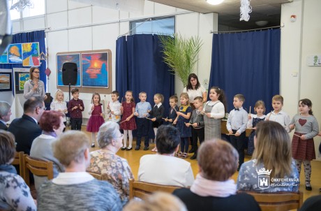 A Bory Jenő Általános Iskolában karácsonyoztak Fehérvár nyugdíjas pedagógusai