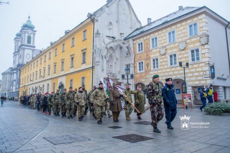 XX. Doni Emlékmenet - zászlóátadás és áldás után indult útnak a Fejér Menetszázad