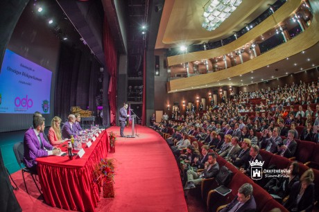 Plenáris üléssel kezdte munkáját az Országos Diákparlament Fehérváron