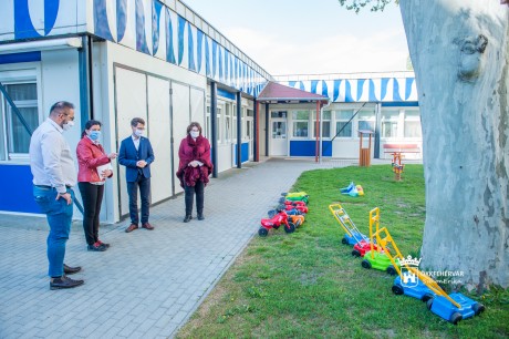 Köszönetnyilvánítás a gondozóknak a Bölcsődék Napján - folyamatosan nő az igény az ügyeleti ellátásra