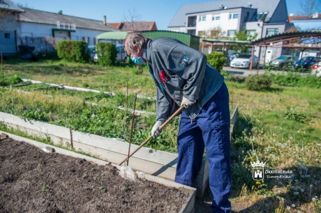 Rendkívüli intézkedésekkel segíti a hajléktalanokat a Kríziskezelő Központ