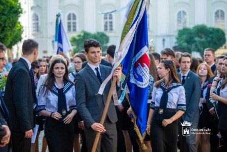 Online búcsúztatja végzős diákjait Fehérvár - élő közvetítés a Városházáról