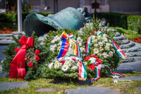 Európa napi koszorúzás - a II. világháború hősei előtt tisztelegtek