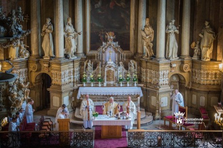 Hálaadó szentmisét celebrált Spányi Antal, püspök vasárnap a Szent Imre templomban