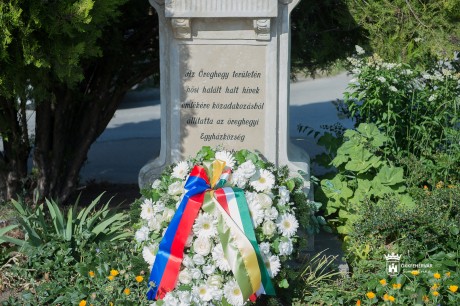 A hősökre emlékeztek a II. világháborús keresztnél