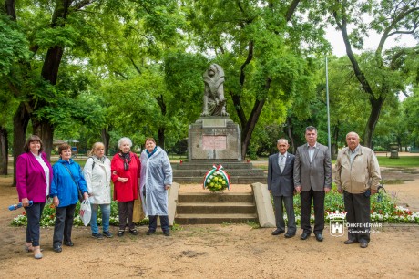 A fehérvári katonák helytállását hirdeti az „oroszlános” szobor a Zichy ligetben