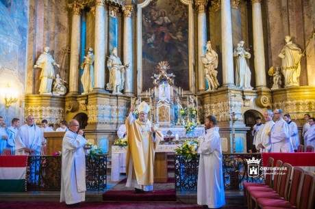 Püspöki szentmise Nagyboldogasszony ünnepén a Szent Imre templomban