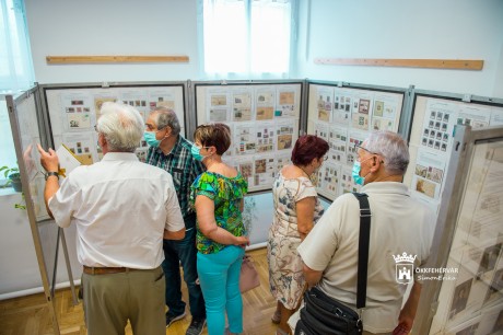 Megnyílt a városi bélyeggyűjtő kör éves kiállítása a VOKE-ban