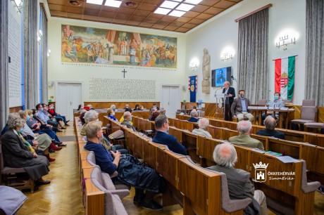 A Vörösmarty-emlékülésen vette át a Toldy-díjat Dr. Bakonyi István, irodalomtörténész