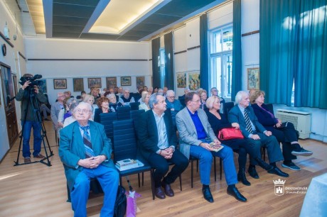 Határon túli magyar irodalom napjai október 6-án és 7-én az Öreghegyi Közösségi Házban