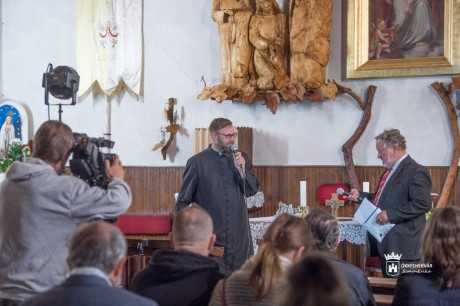 Szellőséta - bemutatták Tornyai Gábor atya verseskötetét