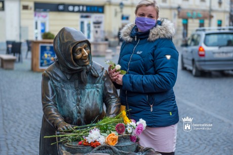 Egy szál virág is mosolyt hoz - különleges köszöntés Katalin-napon