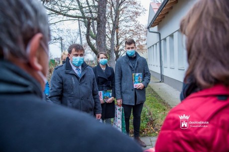 Bibliai témájú gyerekkönyveket kaptak a fehérvári óvodák